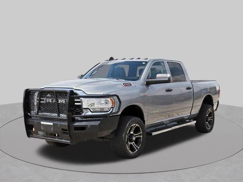 Used 2022 RAM 2500 Tradesman w/ Chrome Appearance Group AWD/4WD image 3