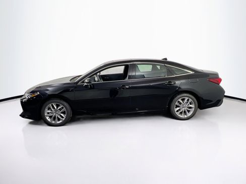 Used 2019 Toyota Avalon XLE w/ Moonroof Package image 8