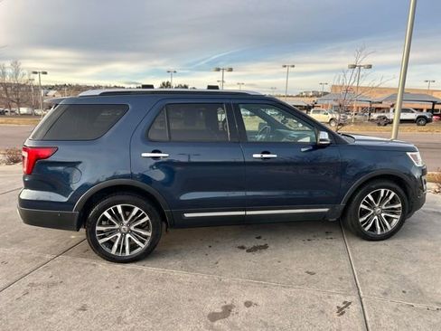 Used 2017 Ford Explorer Platinum image 9