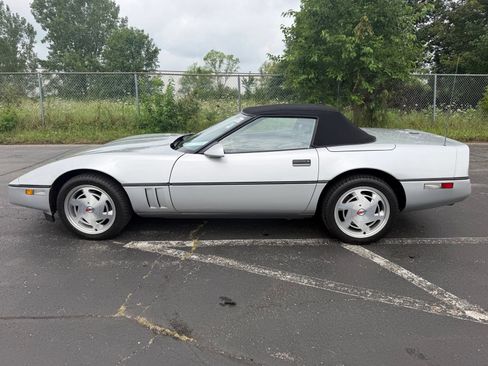 Used 1988 Chevrolet Corvette Convertible RWD image 8