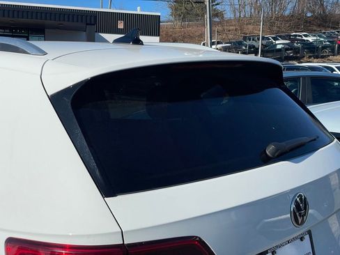 Certified 2024 Volkswagen Taos SE image 31