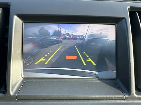 Used 2015 Land Rover LR2 HSE image 33