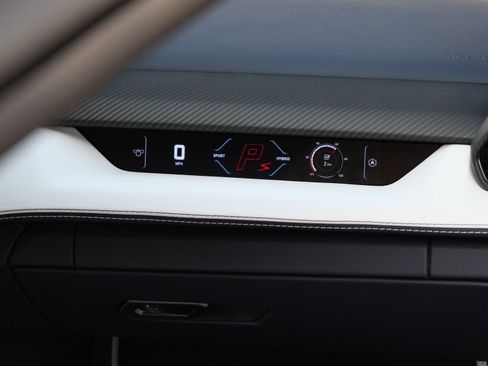 Used 2025 Lamborghini Revuelto Base image 24