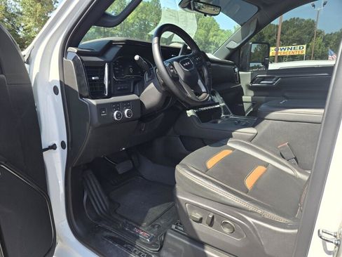 Used 2024 GMC Sierra 2500 AT4 w/ Technology Package AWD/4WD image 18