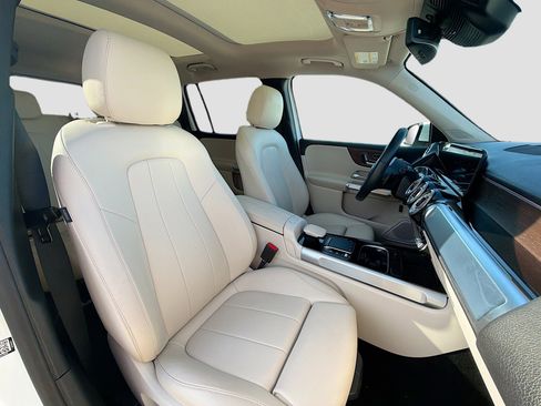 Used 2023 Mercedes-Benz GLB 250 image 16