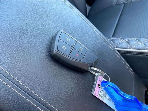 Used 2024 GMC Canyon Denali AWD/4WD image 29