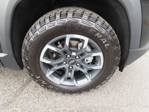 Used 2025 Chevrolet Equinox ACTIV w/ Safety and Technology Package AWD/4WD image 10