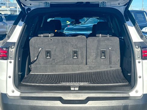 Used 2023 Chevrolet Traverse LT image 13