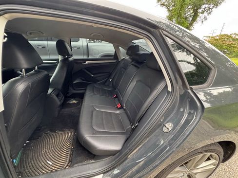 Used 2018 Volkswagen Passat 2.0T R-Line w/ R-Line Lighting Package FWD image 11