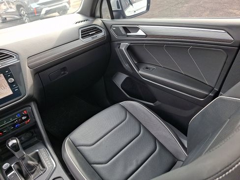 Used 2022 Volkswagen Tiguan SEL R-Line image 12