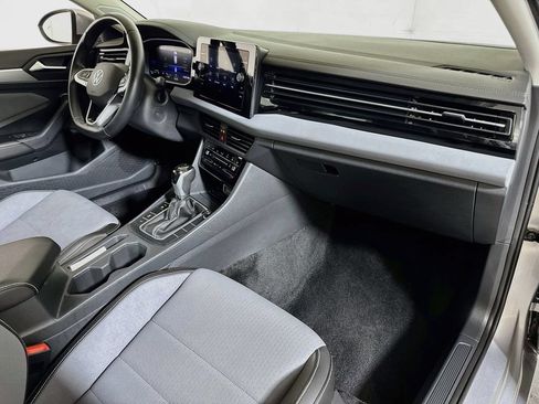 Used 2025 Volkswagen Jetta SE FWD image 25