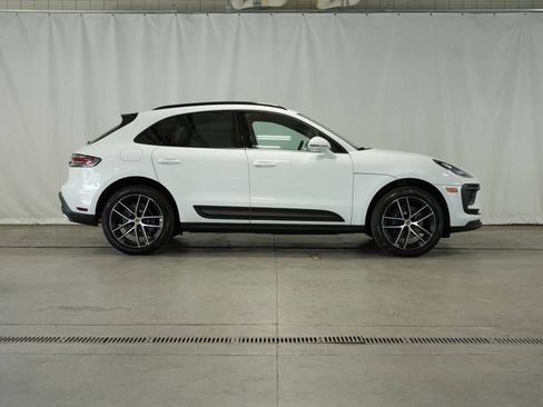 Certified 2025 Porsche Macan AWD/4WD image 8