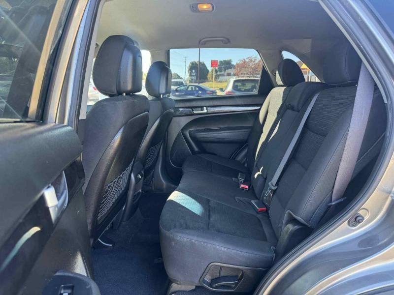 Used 2014 Kia Sorento LX AWD/4WD image 12