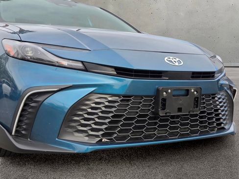 Used 2025 Toyota Camry SE w/ Convenience Package FWD image 8
