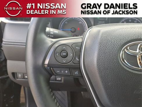 Used 2021 Toyota Venza LE image 14