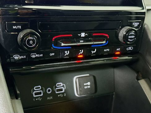 Used 2025 Jeep Grand Cherokee Laredo X AWD/4WD image 8