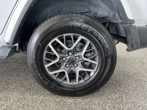 Used 2024 Jeep Wrangler Sahara image 22