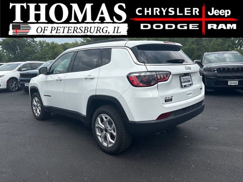 Used 2025 Jeep Compass Latitude w/ Convenience Group AWD/4WD image 5