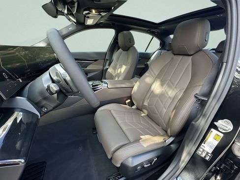 Used 2026 BMW 530i xDrive w/ M Sport Package image 24