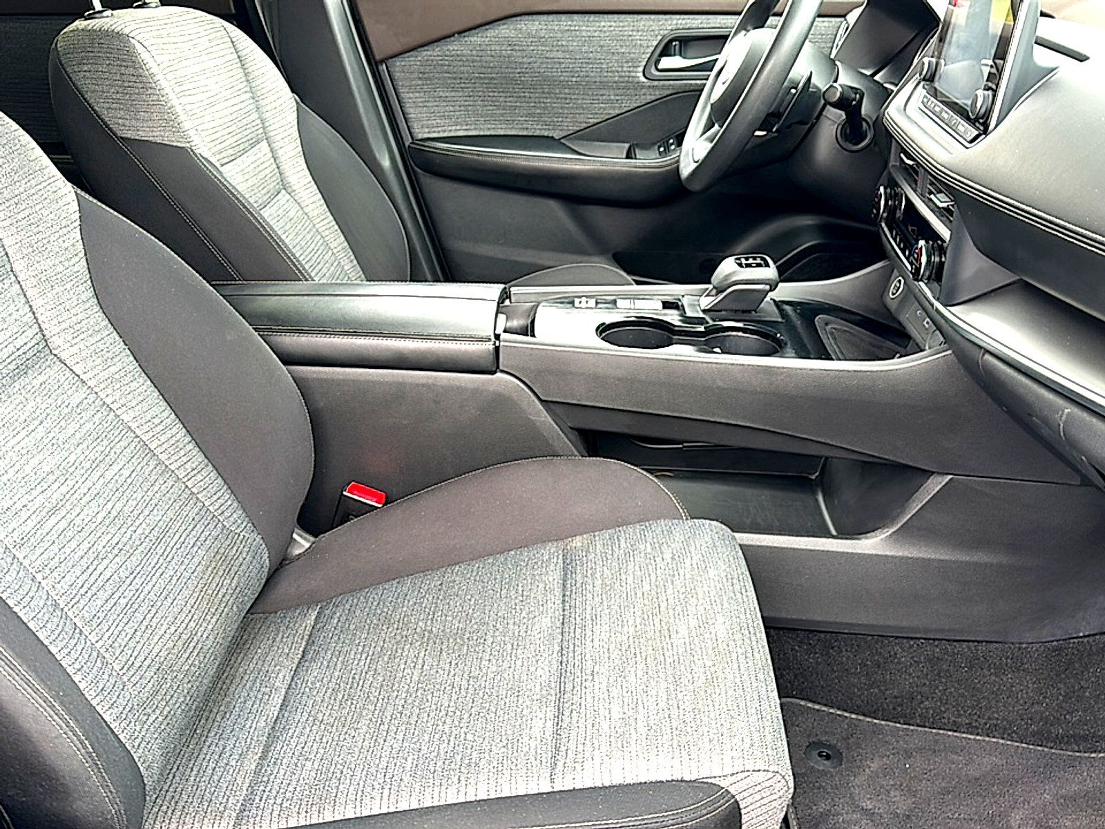 Used 2023 Nissan Rogue SV FWD image 23