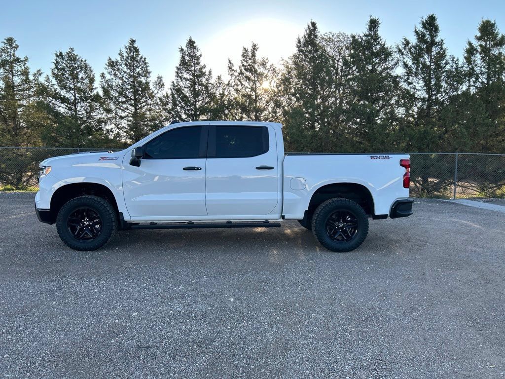 Used 2025 Chevrolet Silverado 1500 LT Trail Boss w/ Convenience Package II AWD/4WD image 3