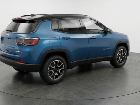 Used 2025 Jeep Compass Trailhawk image 9