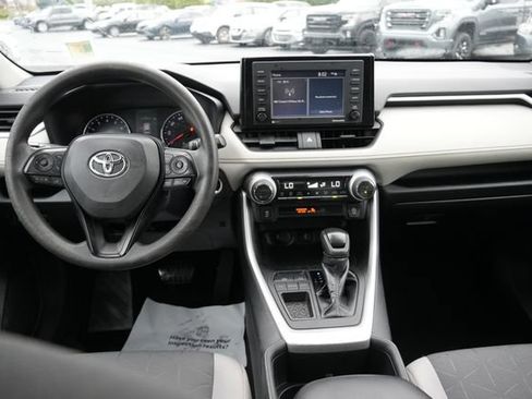 Used 2022 Toyota RAV4 XLE FWD image 19