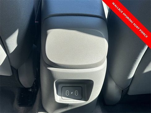 Used 2024 Hyundai Elantra SEL image 14