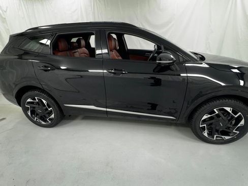 Used 2025 Kia Sportage SX AWD/4WD image 2
