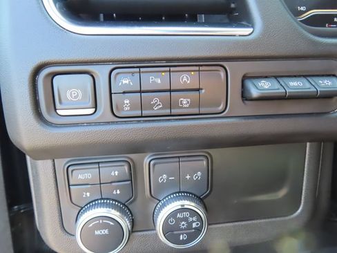 Used 2023 GMC Yukon AT4 w/ AT4 Premium Package AWD/4WD image 37