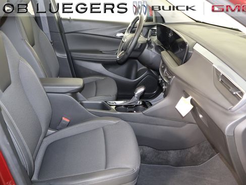 Certified 2024 Buick Encore GX Preferred FWD image 17