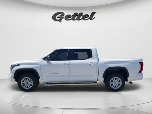 Used 2025 Toyota Tundra SR5 w/ SR5 Premium Package AWD/4WD image 8