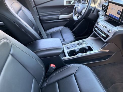 Certified 2021 Ford Explorer XLT w/ Equipment Group 202A AWD/4WD image 11