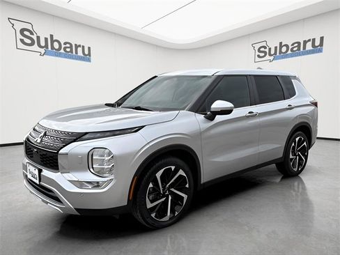Used 2024 Mitsubishi Outlander SE image 3