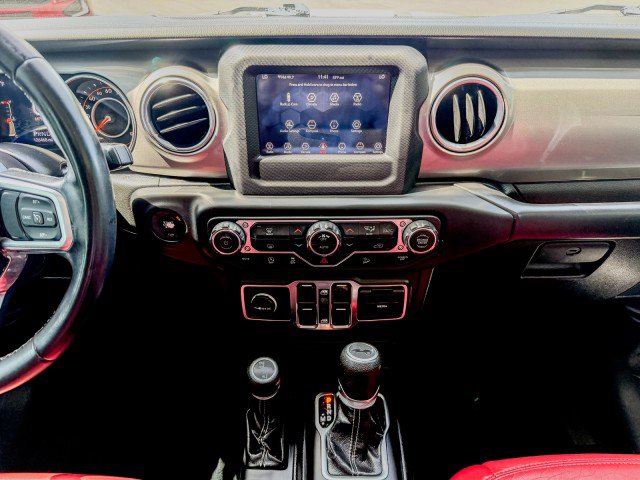 Used 2019 Jeep Wrangler Unlimited Sahara AWD/4WD image 8