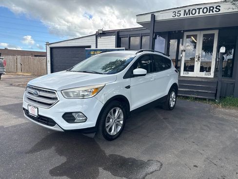 Used 2018 Ford Escape SE w/ SE Sync 3 Package image 2