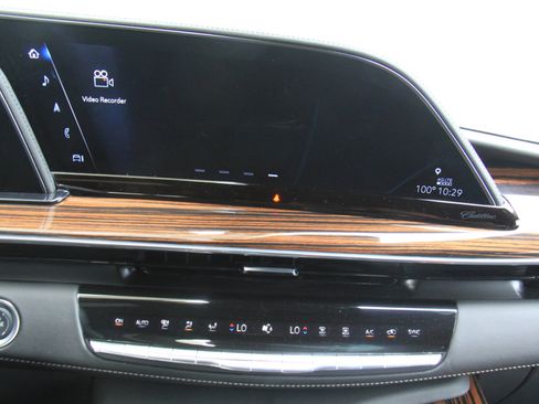 Used 2024 Cadillac Escalade Premium Luxury w/ Performance Package image 20