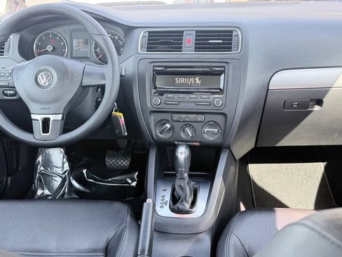 Used 2013 Volkswagen Jetta SE FWD image 16