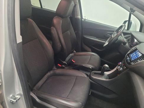 Used 2018 Chevrolet Trax LT w/ LT Convenience Package image 21