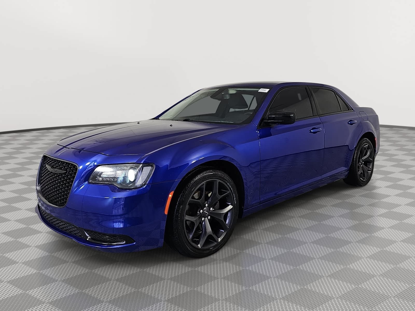Used 2021 Chrysler 300 Touring w/ Sport Appearance Package RWD image 4