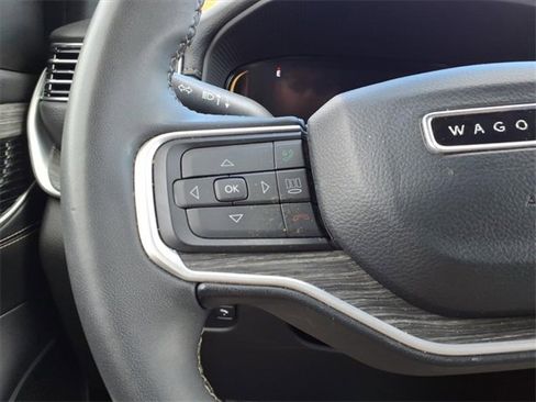 Used 2023 Jeep Wagoneer L Series II image 16