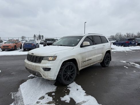 Used 2019 Jeep Grand Cherokee Altitude image 3