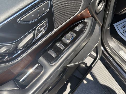 Used 2019 Lincoln Navigator Reserve AWD/4WD image 17