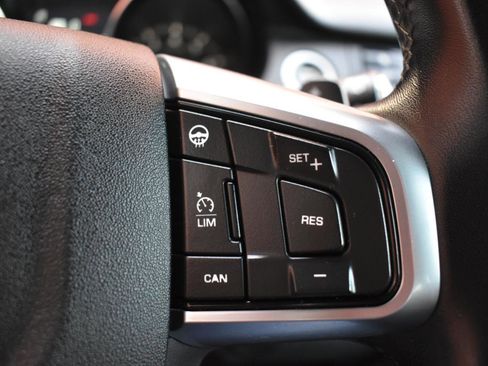 Used 2019 Land Rover Discovery Sport image 36