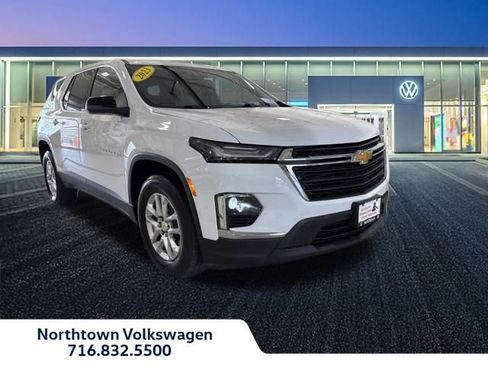 Used 2023 Chevrolet Traverse LS image 1