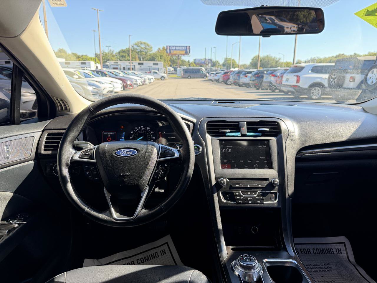 Used 2018 Ford Fusion SE w/ Equipment Group 201A FWD image 16