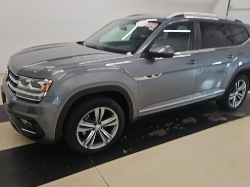 Used 2019 Volkswagen Atlas SEL R-Line AWD/4WD image 3