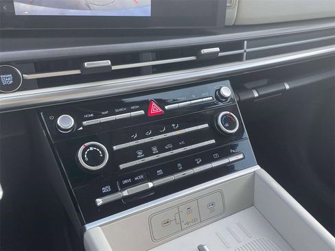 Used 2025 Hyundai Santa Fe SE image 29