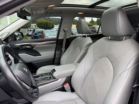 Used 2022 Toyota Highlander Platinum AWD/4WD image 15