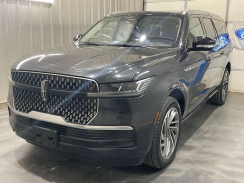 Used 2025 Lincoln Navigator L Reserve AWD/4WD image 4